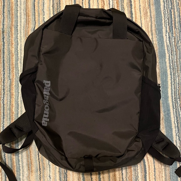 Patagonia Atom Tote Pack 20L w/ a separate laptop sleeve - Picture 1 of 7